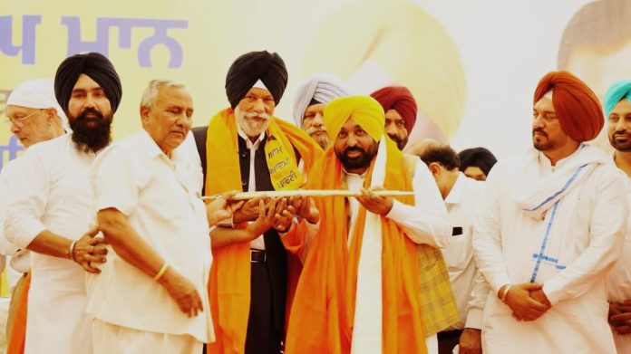 Surjit Rakhra join AAP