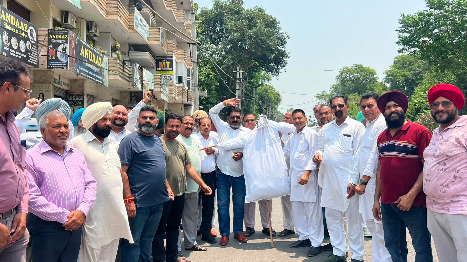 Warring questions BJP leaders silence of leader remarks