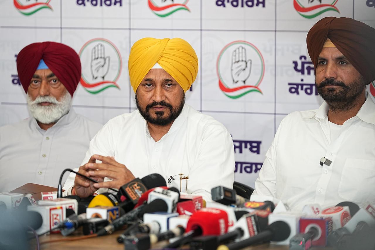 Congress demands FIR against CM, resignation