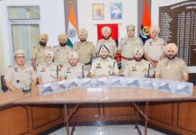 ਸਰਹੱਦ ਪਾਰੋਂ ਹਥਿਆਰ ਤਸਕਰੀ ਨੈੱਟਵਰਕ ਨਾਲ ਸਬੰਧਤ ਚਾਰ ਵਿਅਕਤੀ 10 ਆਧੁਨਿਕ ਪਿਸਤੌਲਾਂ ਸਣੇ ਕਾਬੂ Amitsar Police recovers pistols