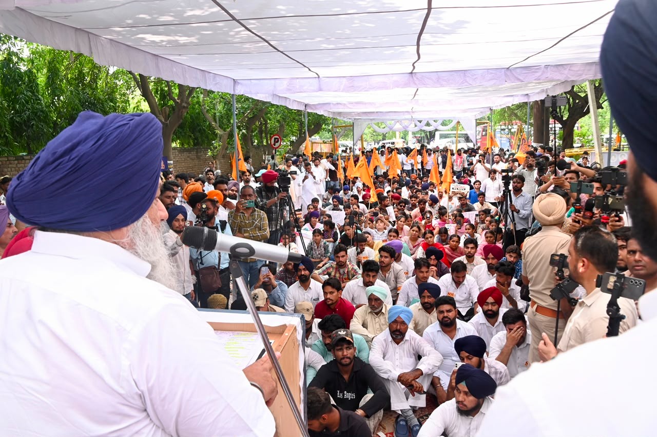 Sukhbir dares Kejriwal on Paper Leak
